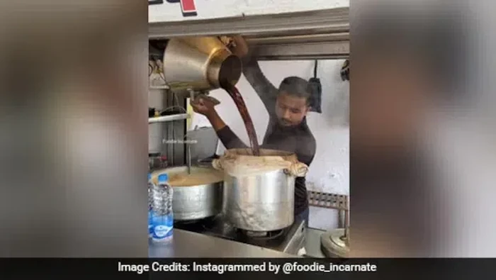 Tiru Gaya Penjual Es Krim Turki, Penjual Teh di India Ini Jahili Pembeli