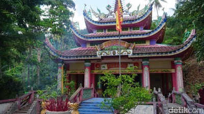 Potret Vihara Surga Neraka, Tertinggi di Singkawang