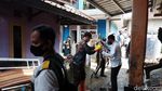 Warga dan Relawan Bersihkan Puing Sisa Banjir di Sukabumi