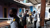 Penanganan bencana banjir di Baros, Kota Sukabumi ini terkendala berbagai faktor. Selain akses perkampungan yang kecil, cuaca ekstrem yang terjadi beberapa hari terakhir juga menyebabkan lamanya proses evakuasi.