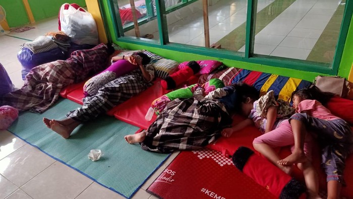 Warga Kecamatan Manggala, Makassar mulai mengungsi.