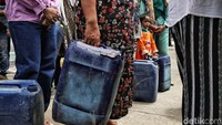 Menurut mereka, pelayanan penyediaan air minum menggunakan kios air itu untuk memenuhi kebutuhan 4.968 jiwa yang tinggal di wilayah tersebut. 