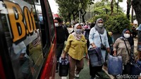 Warga meninggalkan lokasi usai menyuarakan aspirasinya.