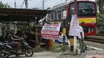 Warga Tolak Penutupan Jalur Perlintasan Sebidang di Tambun
