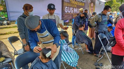 Wow, Tukang Cukur se-Kabupaten Bandung Deklarasi Dukung Cak Imin