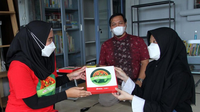 Aksi nyata peduli sesama dilakukan dalam rangka memperingati World Eat for Good Day di Jakarta.