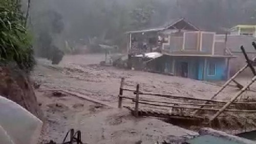 Banjir bandang di Cisurupan, Garut.