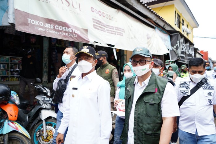 Bupati Bandung Gelar Operasi Pasar Minyak Goreng