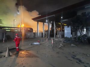 Terminal BBM Pertamina Terdampak Ledakan Pabrik Kimia Cilegon