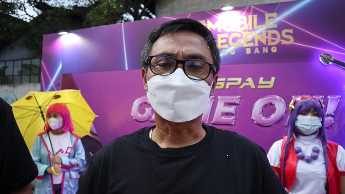 Direktur Utama PT Pos Indonesia Faizal Rochmad Djoemadi