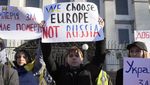 Dukungan Warga Eropa untuk Ukraina yang Dibayangi Invasi Rusia