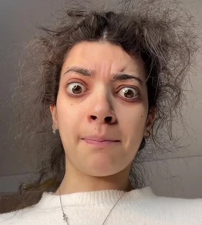 Tidak mudah melihat semua komentar itu. Aku seperti hidup dalam kenyataan lain, di mana setiap orang bisa menyinggung orang lain hanya karena mereka di belakang layar yang dikenal sebagai cyberbullying, ucap Fabiola. Foto: dok. TikTok