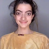 Beginilah wajah asli Fabiola Baglier yang sering disamakan netizen dengan Rowan Atkinson yang berperan sebagai Mr. Bean. Sempat tidak percaya diri dengan penampilannya, namun dia justru menunjukkan bakat makeupnya. Foto: dok. TikTok