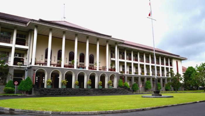 Gedung Pusat UGM