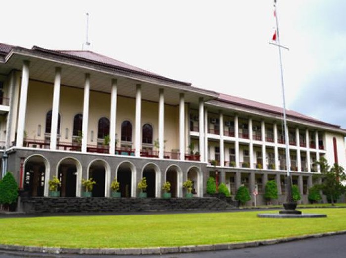 Gedung Pusat UGM