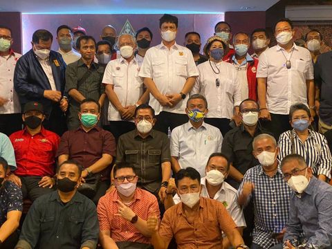 HIdayat Humaid (tengah) Maju Jadi Caketum KONI DKI Jakarta pada Munasprov 12 Maret mendatang.