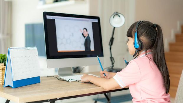 Ilustrasi Belajar Online