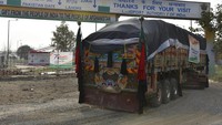 Bantuan gandum ini melintasi perbatasan India-Pakistan sebelum sampai ke Afghanistan.