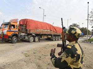 India Kirim Bantuan Ribuan Ton Gandum ke Afghanistan