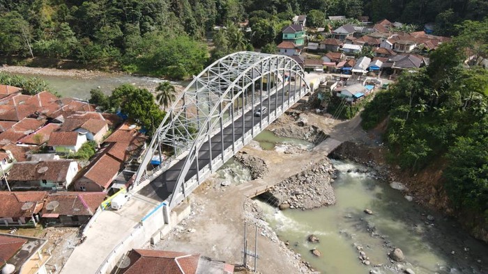 Jembatan Ciberang akses utama ke Negeri di Atas Awal Kabupaten Lebak (Foto: Istimewa dari Dinas PUPR Provinsi Banten)