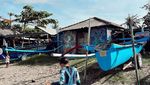 Family Goals! Jennifer Bachdim dan Keluarga Bersihkan Sampah di Pantai Bali