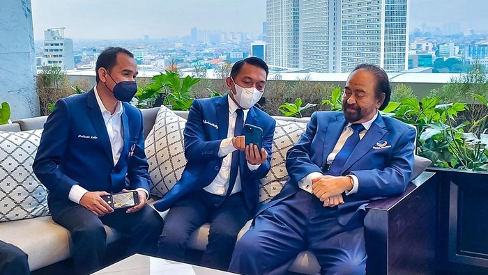 Kader NasDem Sulsel menghadiri peresmian NasDem Tower di Jakarta.