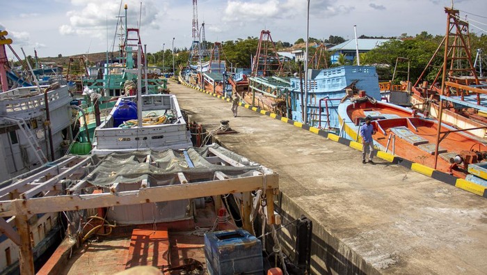 Kejaksaan Negeri Batam melelang 15 unit Kapal Ikan Asing (KIA) hasil sitaan terkait kasus penangkapan ikan ilegal. Lelang akan digelar pada Kamis (24/2) besok.