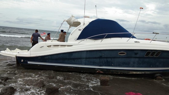 Kapal Yacht Sundancer-44 ditemukan terombang-ambing tanpa ABK di perairan Buleleng, Bali.