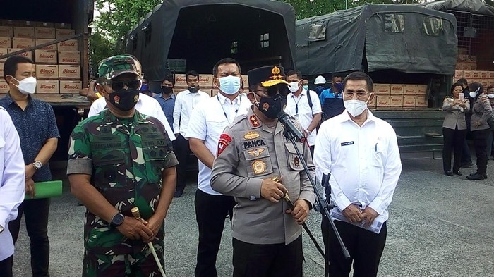 Kapolda Sumut Irjen Panca Putra saat mengecek gudang PT Salim Ivomas Pratama di Lubuk Pakam, Deli Serdang, Rabu (23/2/2022)