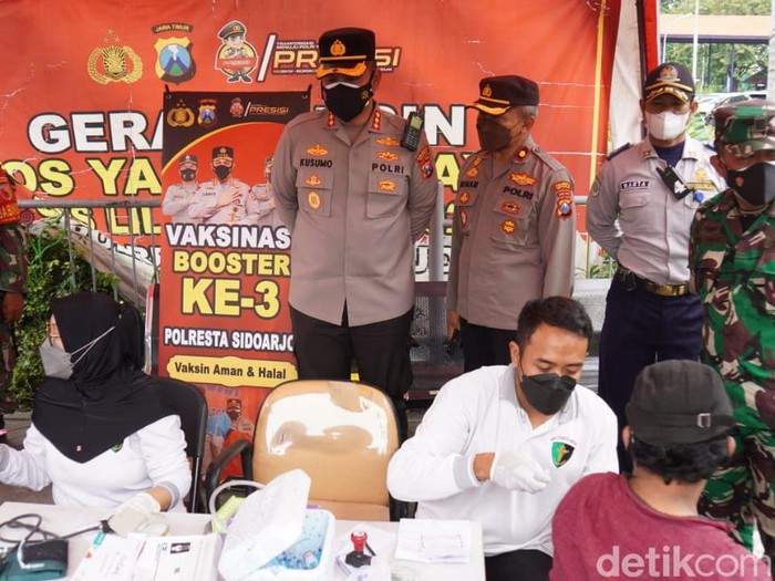 Kapolresta Sidoarjo pantau vaksin booster di terminal