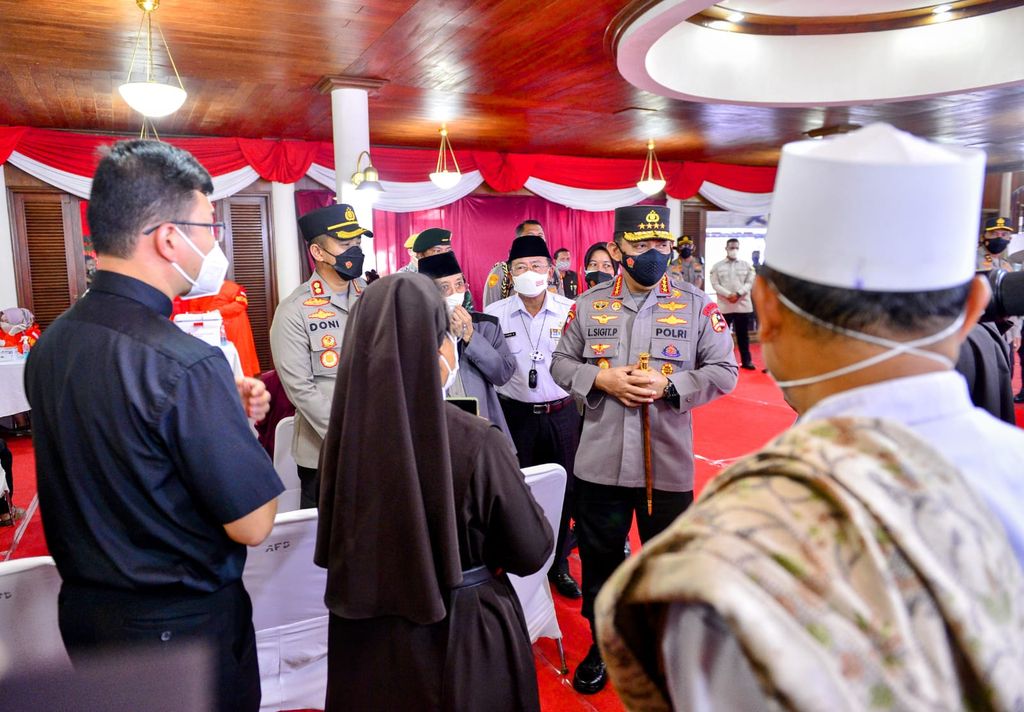 Kapolri Jenderal Listyo Sigit memantau akselerasi vaksinasi di wilayah Jawa Barat