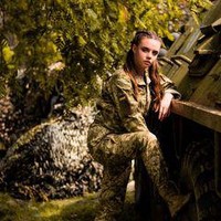 Sejumlah video yang viral menunjukkan bagaimana keseharian mereka di barak militer. Dalam sebuah postingan, beberapa memperlihatkan berpose kelelahan di hutan seolah ingin menunjukkan mereka sudah mempersiapkan diri untuk membela negara.Foto: Instagram @katya_matviykiv