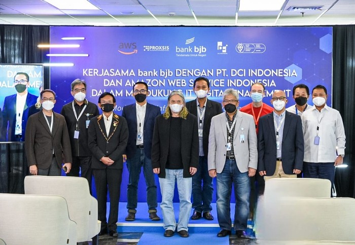 Kerja Sama bank bjb dengan AWS dan DCI