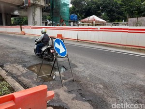 Jl HR Rasuna Said Jaksel Makin Rusak Saja, Awas Ada Lubang!