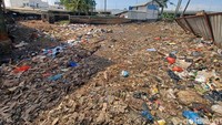 Sebelumnya lokasi ini penuh sampah yang mengakibatkan bau busuk.