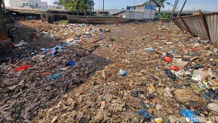 Kondisi Terkini TPS Pasar Sehat Cileunyi Usai Opsih 20 Hari Operasi bersih dilakukan selama 20 hari di TPS Pasar Sehat Cileunyi, Bandung yang sebelumnya penuh dengan sampah. Begini kondisi terkininya.