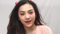 Kini Lisa Son juga aktif mengunggah video cover menyanyi di Instagram. (Foto: dok. Instagram @lie.sa.son) 