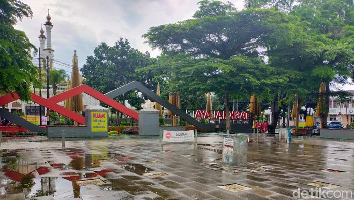 Lokasi air mancur taman kota Tasikmalaya yang direncanakan menjadi tempat penyimpanan pesawat jet F-5 Tiger.