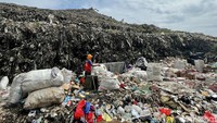 Terkait rencana pengolahan sampah di TPST Bantargebang, Gubernur DKI Jakarta Anies Baswedan mengatakan akan ada 2 mesin pembangkit listrik bertenaga sampah yang akan dioperasikan di TPST Bantergebang zona DKI.  
