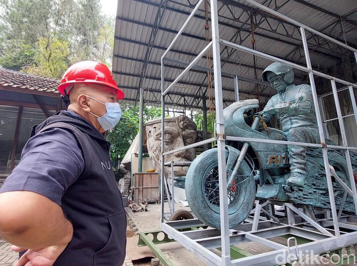 Melihat Lebih Dekat Aktivitas Maestro Pematung Nyoman Nuarta