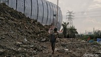 Diketahui, warga yang tinggal di sana kebanyakan bekerja mencari besi tua bekas.