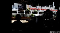 Selain itu ada pula yang membuka warung hingga tempat karaoke.