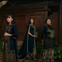 Di masa kehamilannya, Nadine masih aktif berkegiatan. Seperti melakukan pemotretan. Inilah penampilan Nadine dengan dua Puteri Indonesia lainnya Dea Rizkita dan Zivanna Letisha yang juga sama-sama hamil. Foto: dok. Instagram/@nadinelist