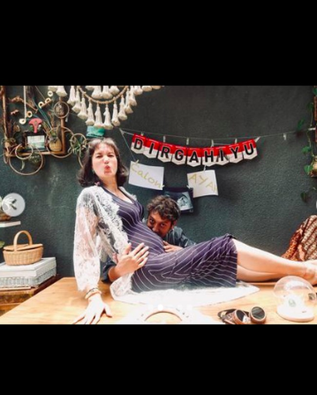 Nadine Chandrawanita mengumumkan kehamilannya pertama kali pada September “Dirgahayu calon ayah!” begitu keterangan Nadine di Instagramnya yang mengucapkan ulang tahun untuk suaminya. Foto: dok. Instagram/@nadinelist