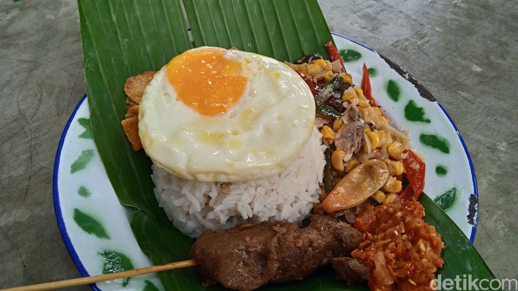 Nasi Peda Pelangi: Nikmatnya Makan Siang Pakai Ikan Peda dan Cumi Hitam di SCBD