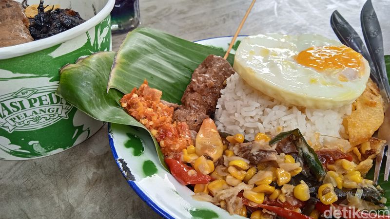 Nasi Peda Pelangi: Nikmatnya Makan Siang Pakai Ikan Peda dan Cumi Hitam di SCBD