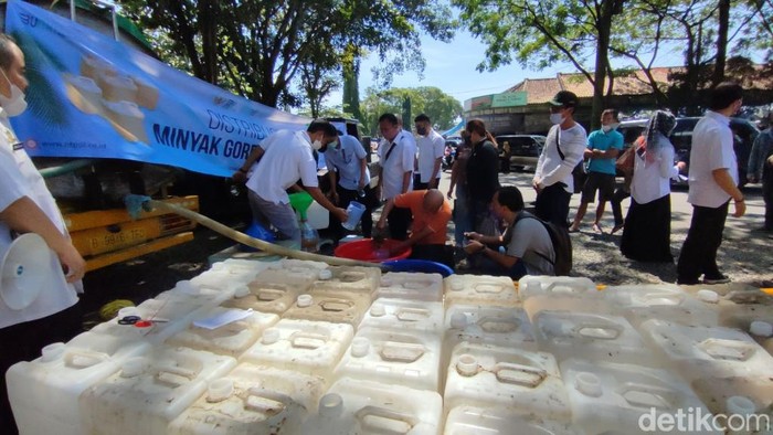 Operasi pasar minyak goreng di Ciamis.