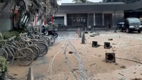 Tampak area pabrik penuh debu dan bahan kimia. (Istimewa).