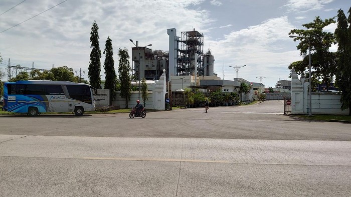 Pabrik di Cilegon Meledak dan Sebabkan Hujan Bahan Kimia Ledakan terjadi di PT Mitsubishi Chemical Indonesia (MCCI), Cilegon, Banten. Ledakan itu menyebabkan hujan bahan kimia di area pabrik.