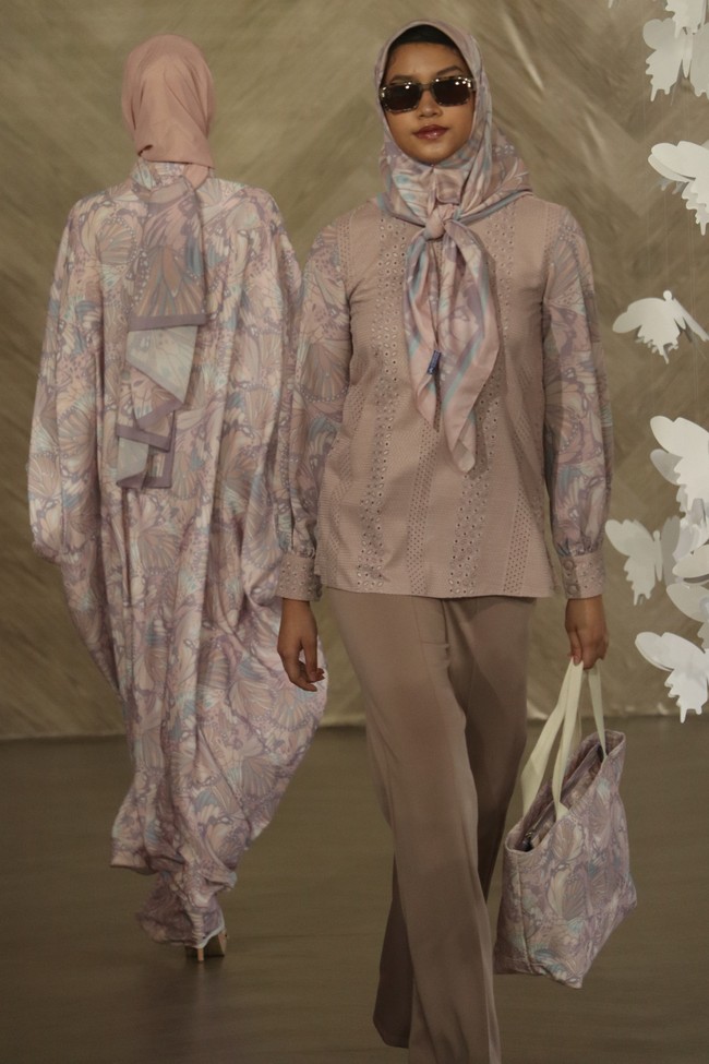 Fashion show koleksi terbaru Ivan Gunawan 2022 bertajuk Time Files yang digelar di Gedong Putih, Parongpon, Kabupaten Bandung barat, Jawa Barat. Rabu 23 Februari 2022. Foto: dok. Wisma Putra/ detikcom.  